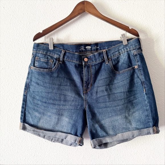 Old Navy Women's Fitted Regular Mid-Wash Denim Cuffed Shorts Plus 14 Denim NEW - Picture 2 of 10